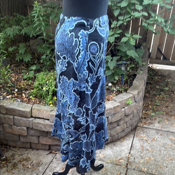 Parker 100% cotton lined Blue Floral High Low Skirt. Size 8 - Picture 4 of 5